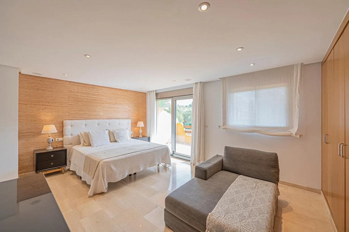 Sale of townhouse in Calle Calomela , Marbella photo 2