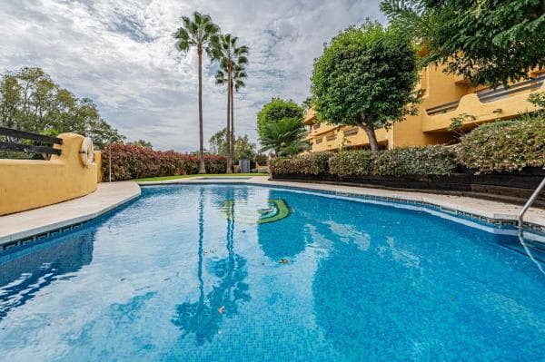 Chalet adosado en venta en Calle Calomela , Marbella thumbnail 2