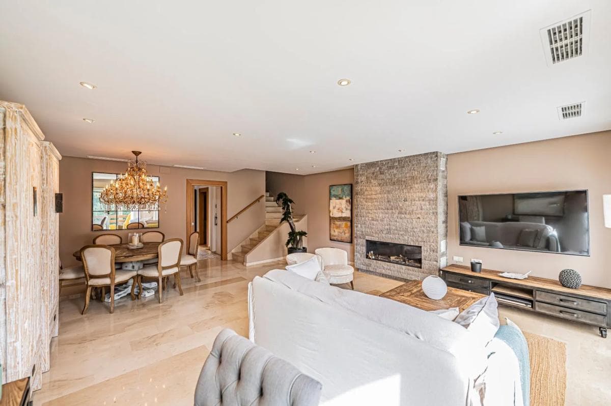 Sale of townhouse in Calle Calomela , Marbella photo 5