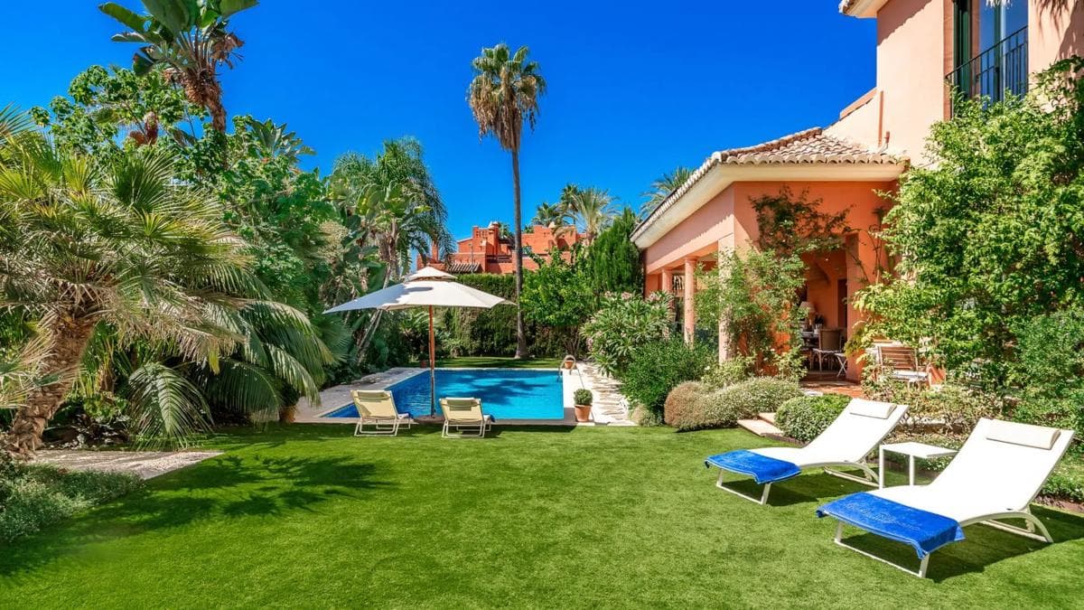 Sprzedaż niezależnego domku jednorodzinnego w Calle Algorta, Marbella photo 2