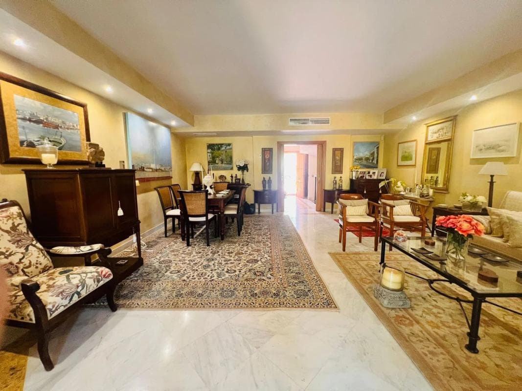 Sale of townhouse in Calle Cecilia Böhl de Faber, 1 , Marbella photo 2