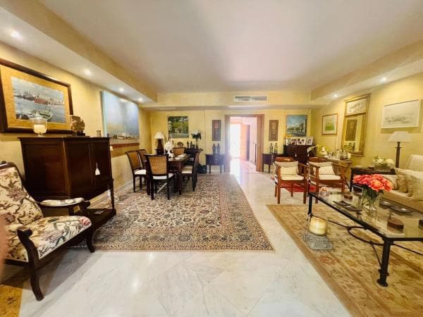 Chalet adosado en venta en Calle Cecilia Böhl de Faber, 1 , Marbella thumbnail 1