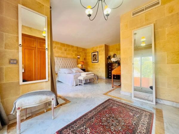 Chalet adosado en venta en Calle Cecilia Böhl de Faber, 1 , Marbella thumbnail 2