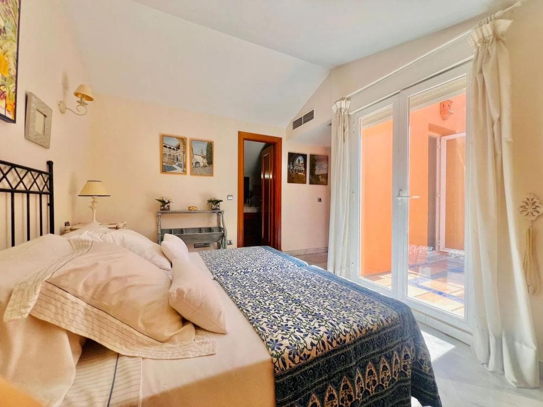 Sale of townhouse in Calle Cecilia Böhl de Faber, 1 , Marbella photo 5
