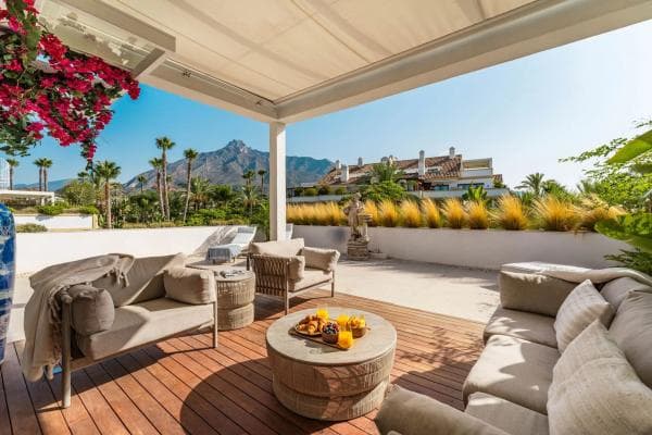 Ático en venta en Calle Conde de Andrade, Marbella photo 1