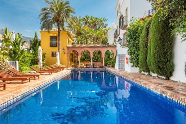 Chalet adosado en venta en Barrio Lomas de Marbella Club , Marbella thumbnail 1
