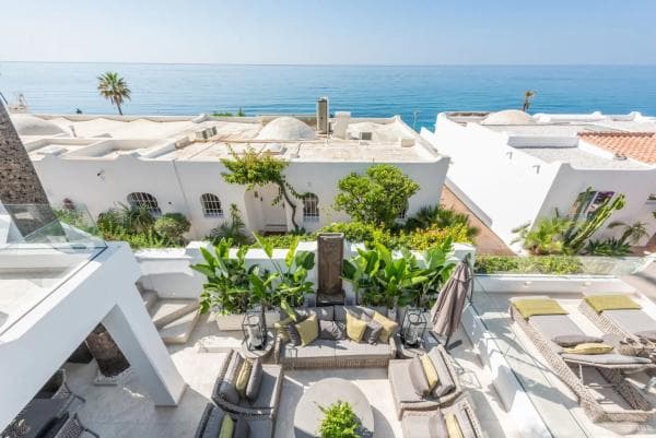 Chalet adosado en venta en Barrio Las Lomas de Río Verde , Marbella thumbnail 2