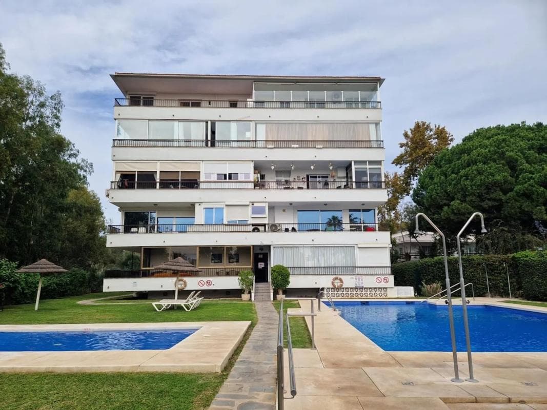 Sprzedaż mieszkania w Calle Marqués de Ivanrey, Marbella
photo 2