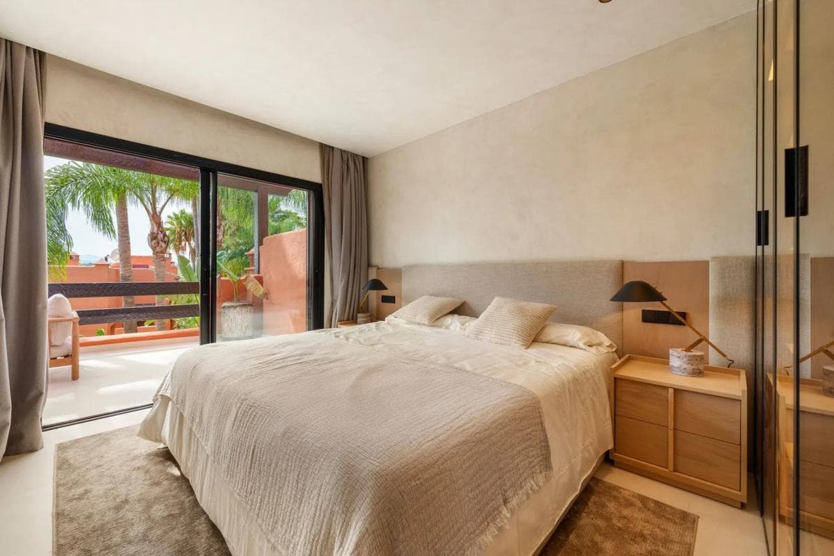 Venta de chalet adosado en Calle Algorta , Marbella photo 3
