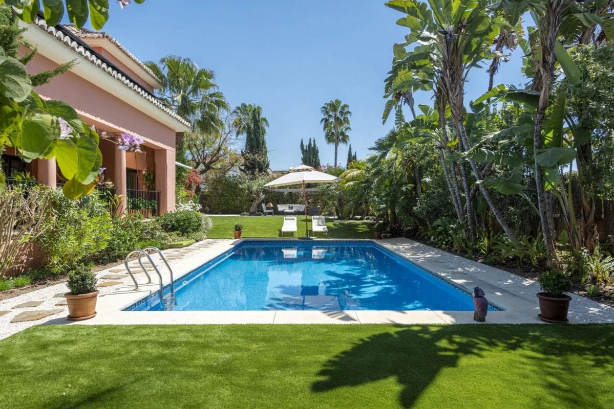 Sprzedaż niezależnego domku jednorodzinnego w Barrio Lomas de Marbella Club, Marbella photo 5