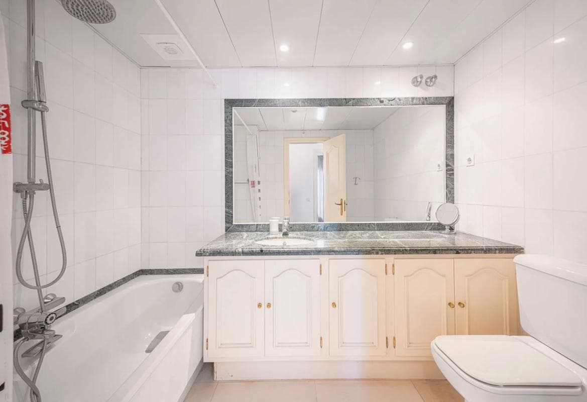 Sale of apartment in CL SIERRA BERMEJA-LO MA CLUB, 97, Marbella
photo 2