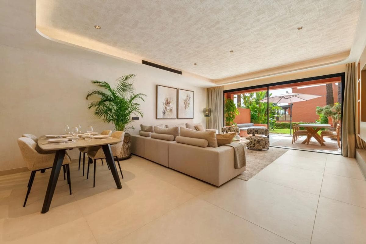 Venta de chalet adosado en Calle Algorta , Marbella photo 5