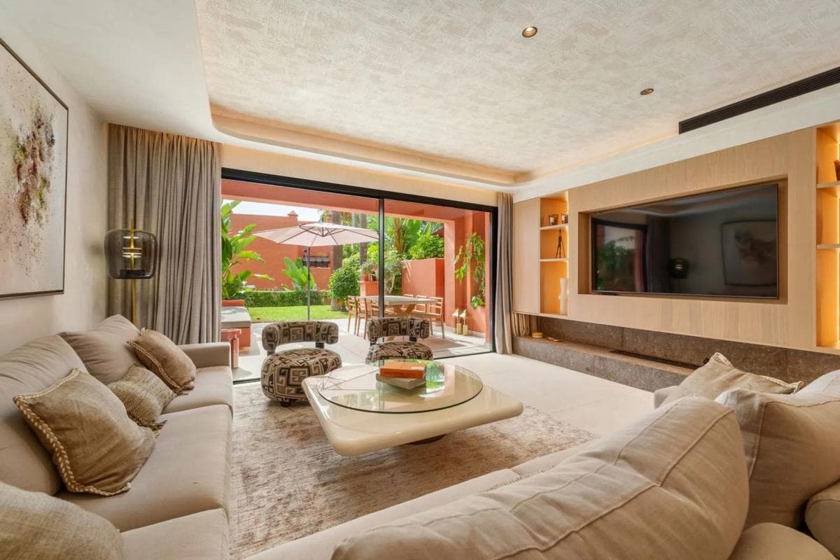 Sale of townhouse in Calle Santillana del Mar, 2 , Marbella photo 3