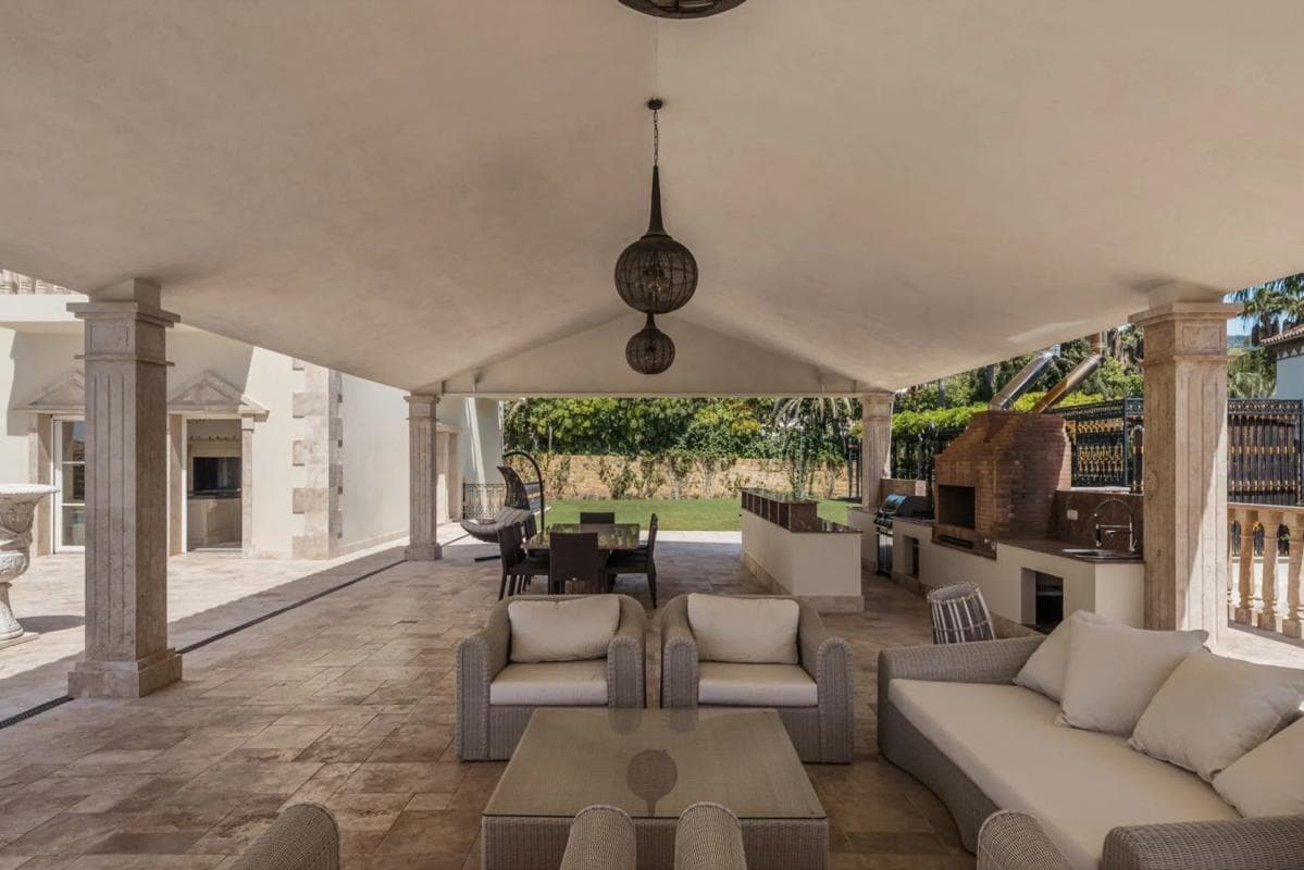 Sprzedaż niezależnego domku jednorodzinnego w Barrio Sierra Blanca, Marbella photo 3