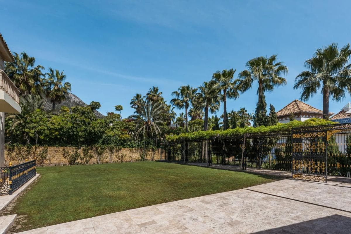 Sprzedaż niezależnego domku jednorodzinnego w Barrio Sierra Blanca, Marbella photo 5