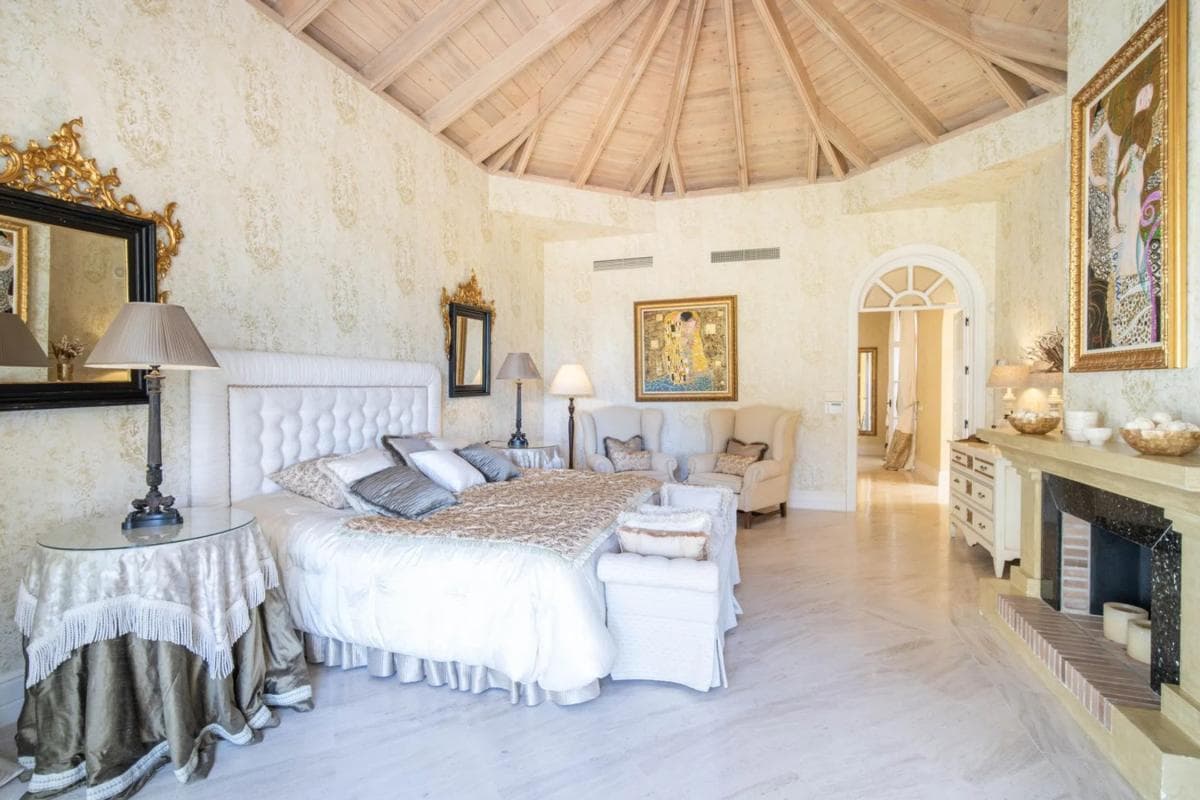 Продажа отдельного шале в Urbanizacion Altos Reales, 8, Марбелла photo 5