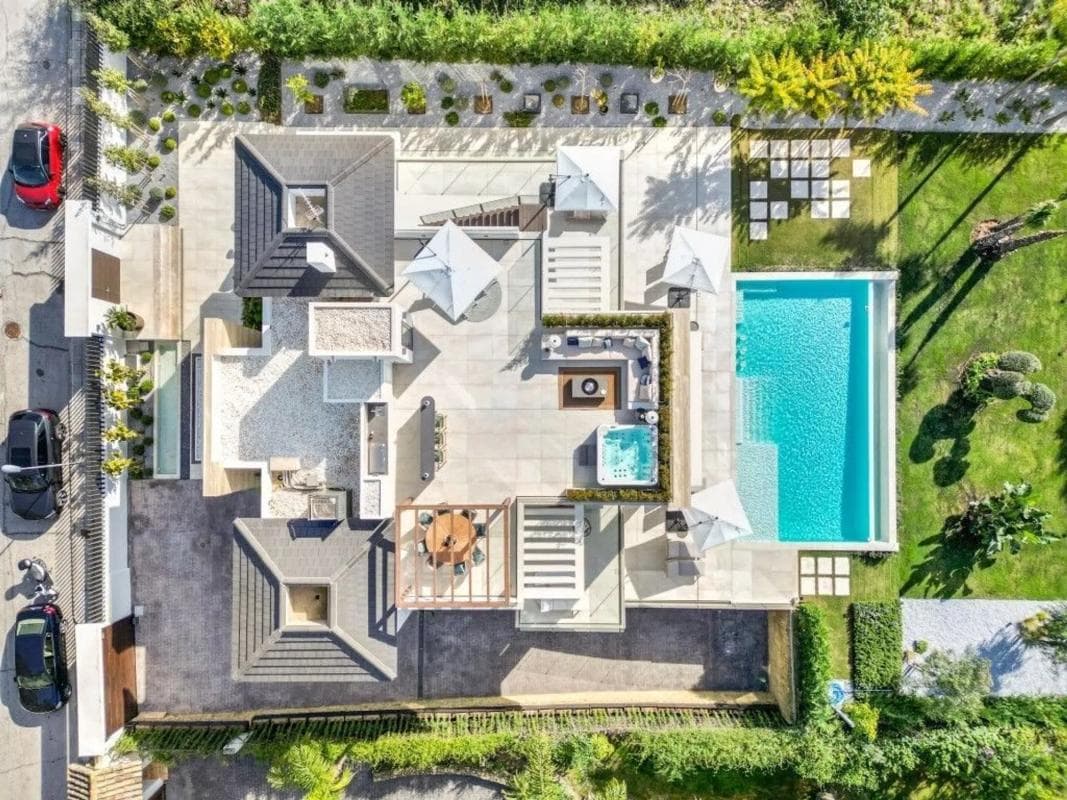Sprzedaż niezależnego domku jednorodzinnego w Barrio Lomas de Marbella Club, Marbella photo 3