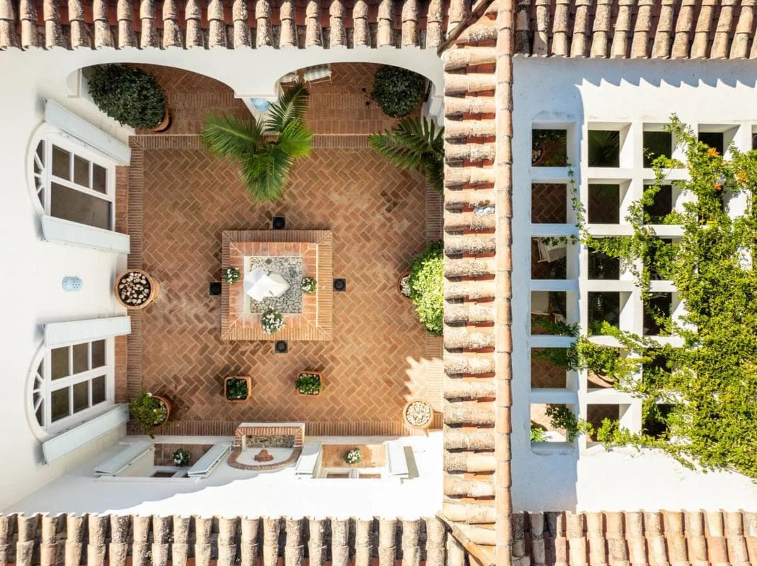 Sprzedaż niezależnego domku jednorodzinnego w Barrio Sierra Blanca, Marbella photo 2