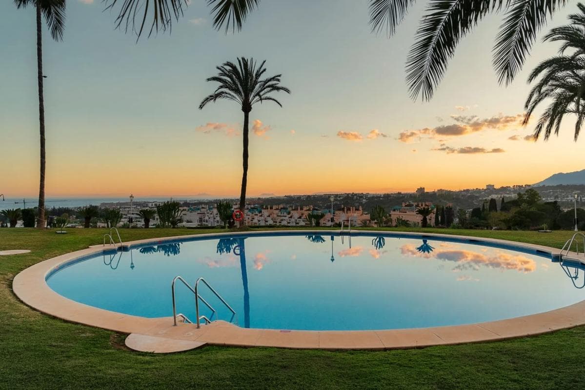 Sale of apartment in Urbanizacion al Riyadh, 1 A, Marbella
photo 2