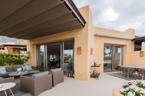 Ático en venta en Barrio Sierra Blanca, Marbella thumbnail 1