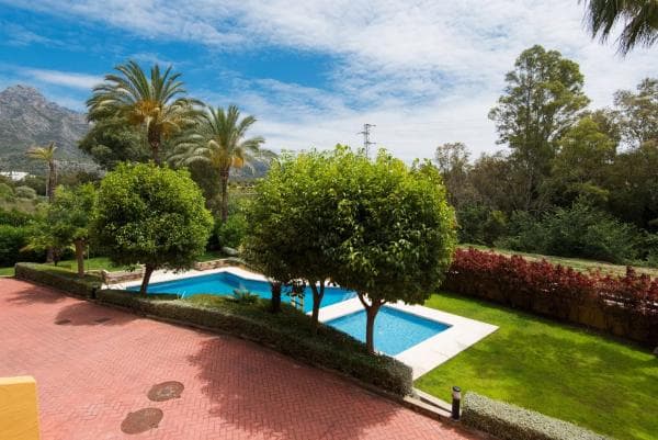 Chalet adosado en venta en Barrio Nagüeles , Marbella thumbnail 2