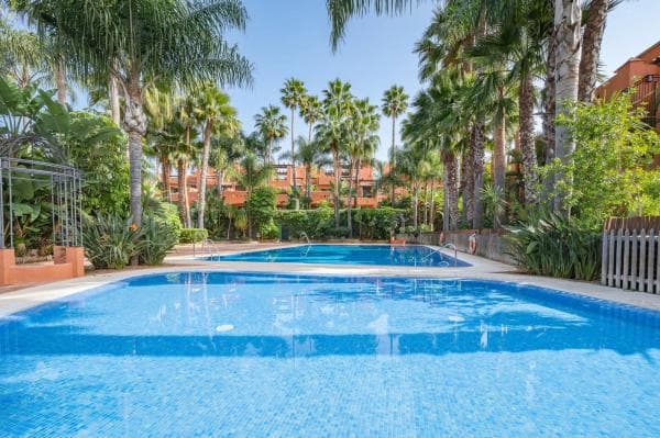 Chalet adosado en venta en Poligono URPNG9, 22 , Marbella photo 1