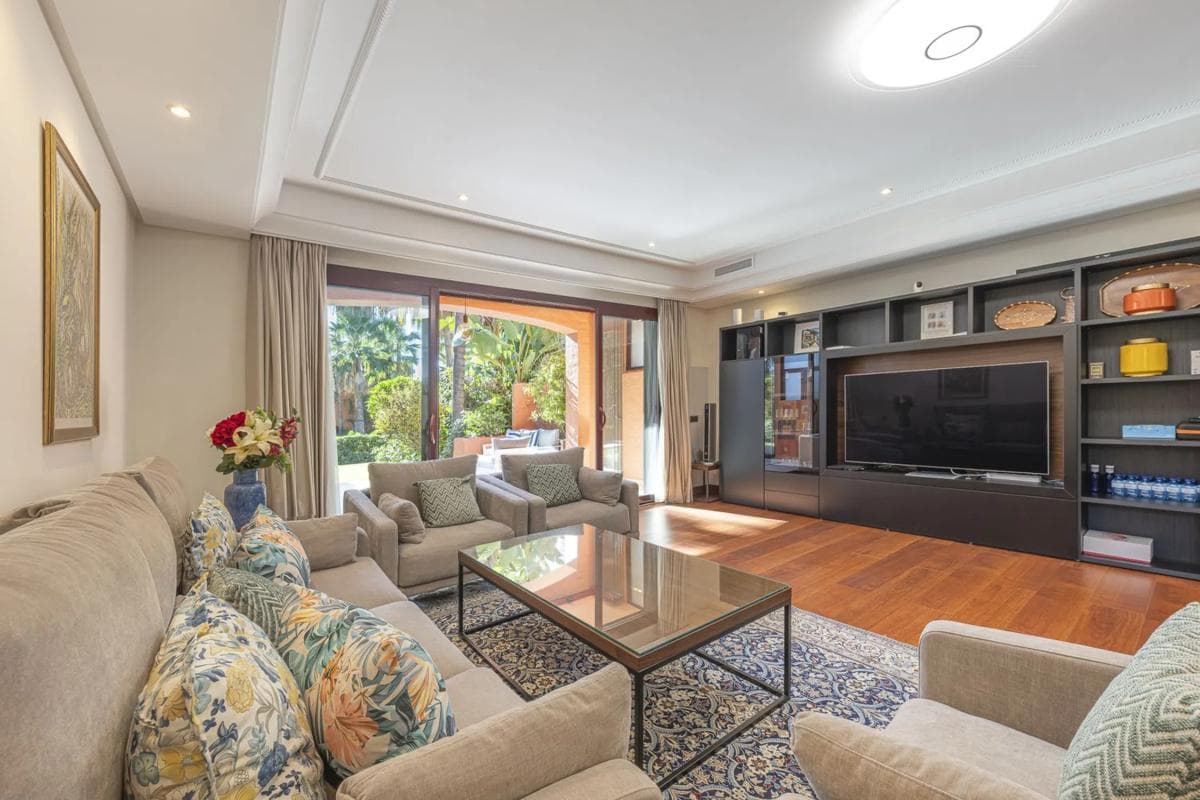 Sale of townhouse in Poligono URPNG9, 22 , Marbella photo 4