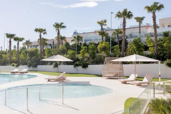 Duplex en venta en Urb. Jardines del Río s/n, Marbella thumbnail 1