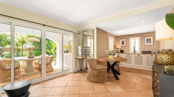 Chalet adosado en venta en Urbanización Sierra Blanca , Marbella thumbnail 1