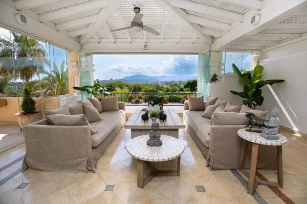 Duplex en venta en Urbanizacion Lomas de Rio Verde, Marbella thumbnail 2