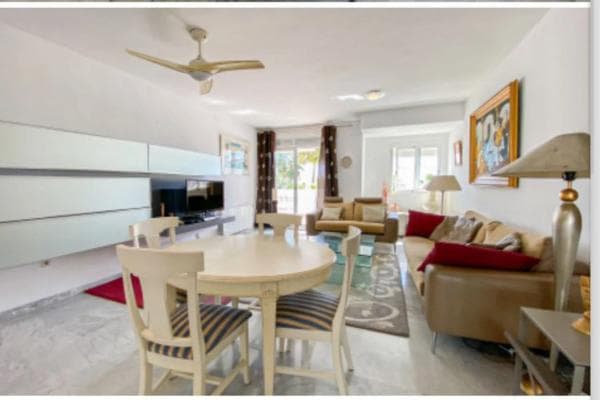 Ático en venta en Bulevar Príncipe Alfonso de Hohenlohe, 70, Marbella thumbnail 2