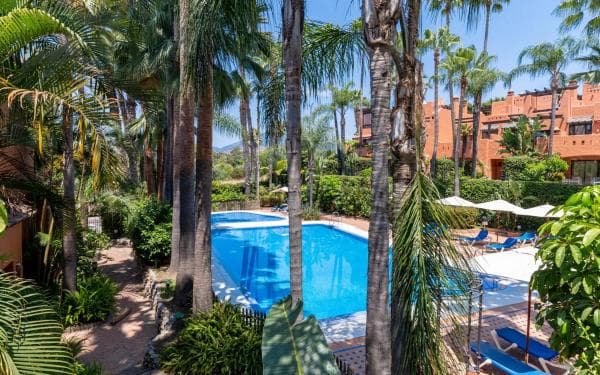 Chalet adosado en venta en Calle Algorta , Marbella photo 1