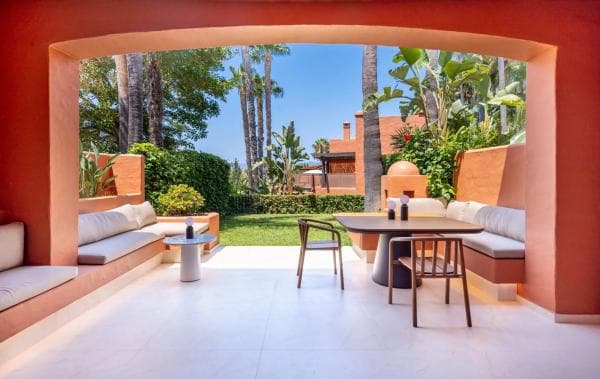 Chalet adosado en venta en Calle Algorta , Marbella thumbnail 1