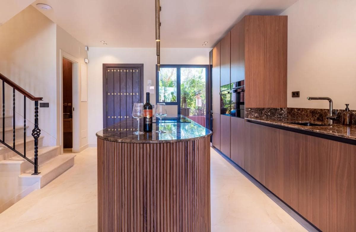 Venta de chalet adosado en Calle Algorta , Marbella photo 3