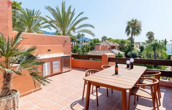 Chalet adosado en venta en Altos de Puente Romano s/n , Marbella thumbnail 2