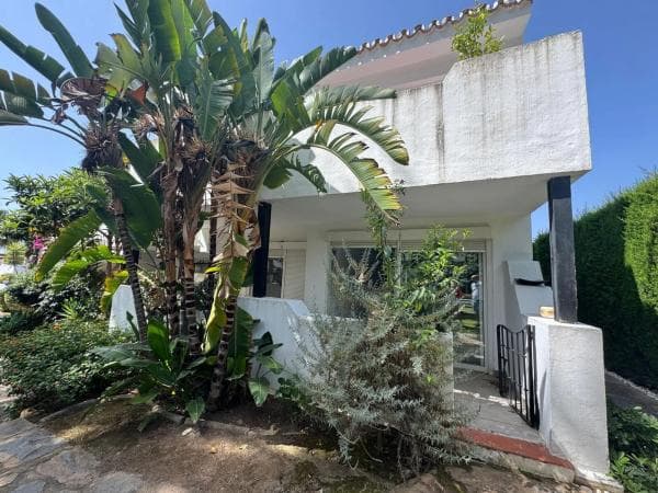 Apartment for sale in CL MONTEMEDIO-B SIERRA BLANC s/n, Marbella thumbnail 2