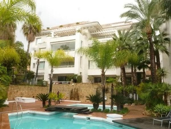 Ático en venta en Lomas de Marbella Club, 1, Marbella thumbnail 1