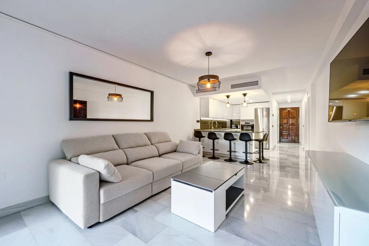 Sale of apartment in Urbanizacion Camosan Blanes, Marbella
photo 3