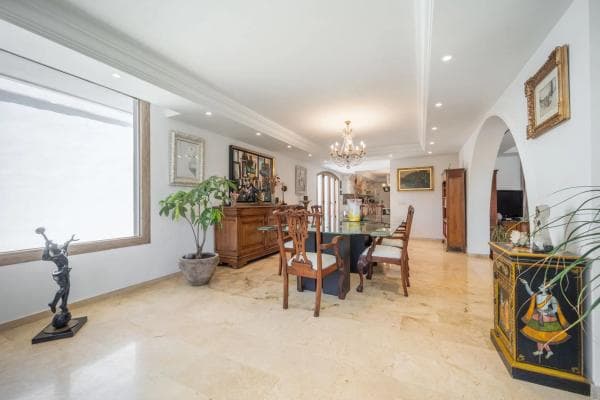 Chalet independiente en venta en Barrio Sierra Blanca, Marbella
photo 1