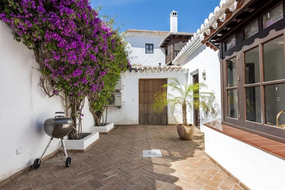 Venta de chalet adosado en Barrio Lomas de Marbella Club , Marbella photo 5
