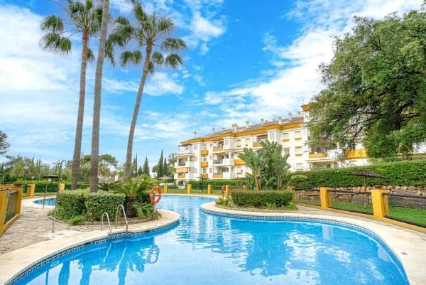 Piso en venta en CL TEBA-ROCIO NAGUELES s/n, Marbella
photo 1