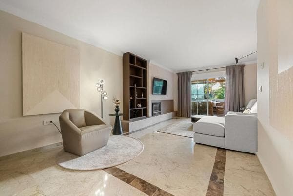 Piso en venta en C. Cerquilla de Nagueles s/n, Marbella
photo 1