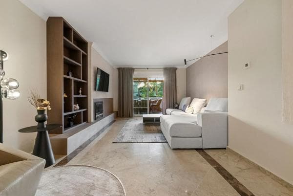 Piso en venta en C. Cerquilla de Nagueles s/n, Marbella
thumbnail 1