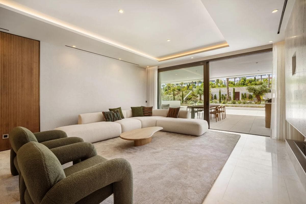 Duplex sale in Urbanización Jardines del Río, Marbella photo 3