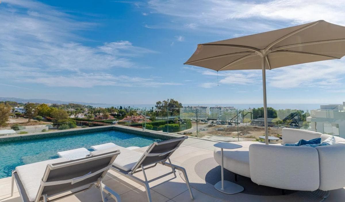 Duplex sale in Urbanización Jardines del Río, Marbella photo 4