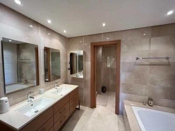 Piso en venta en Avenida Buchinger, 17, Marbella
thumbnail 1