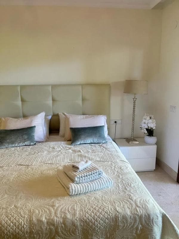 Venta de piso en Camino de la Cruz, Marbella
photo 2