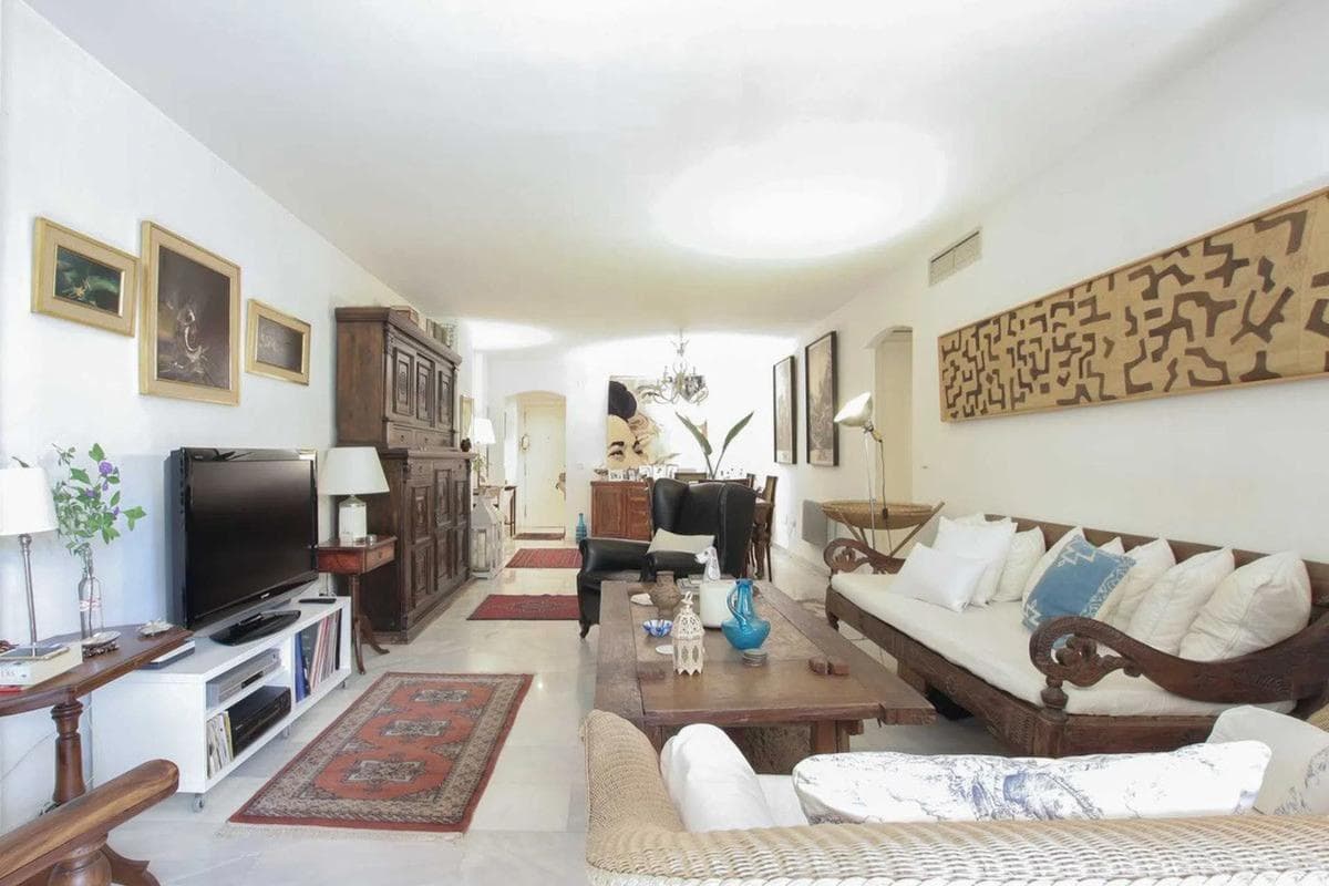 Venta de piso en Urbanizacion Ancon Sierra, Marbella
photo 4
