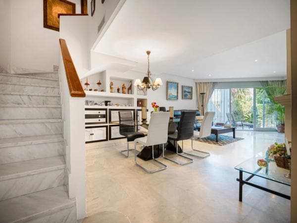 Chalet adosado en venta en Calle Monte Mayor , Marbella photo 1