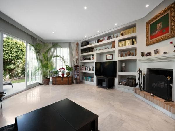 Chalet adosado en venta en Calle Monte Mayor , Marbella thumbnail 2